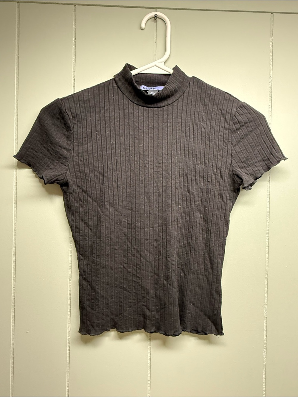 Ribbed Mock Neck Short-Sleeve Tee in Charcoal